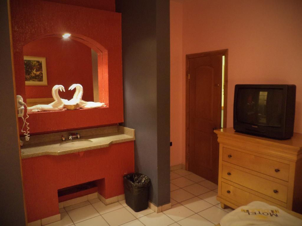 Hotel Diaz Tijuana Room photo